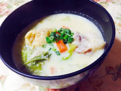 たっぷり白菜が食べられる♡豆乳粕汁